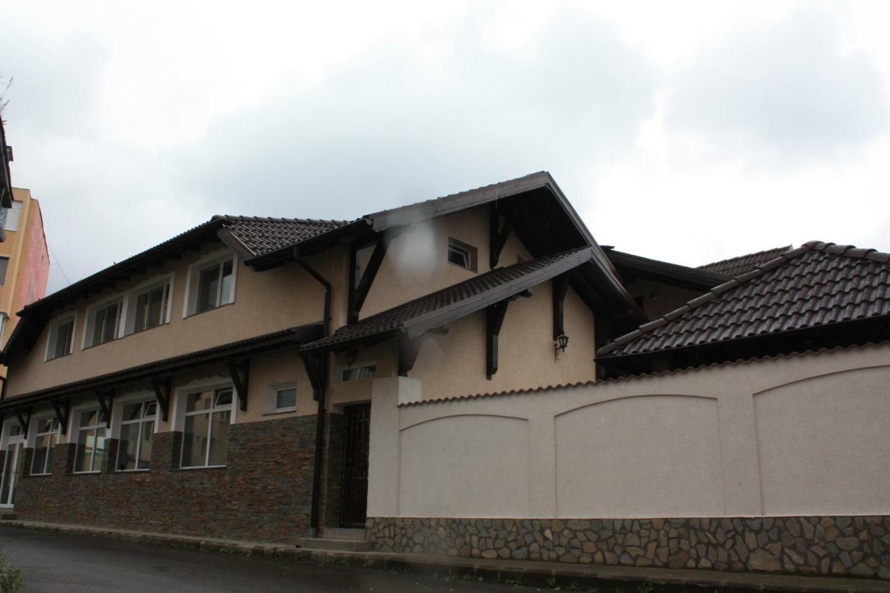 ホテル Casa Ianis ブラショフ エクステリア 写真